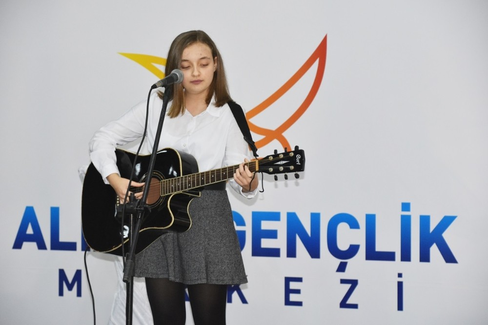 Aliağa Gençlik Merkezinde eğlence devam ediyor 