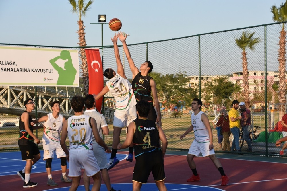 Aliağa’da basketbol sahaları hizmete açıldı 