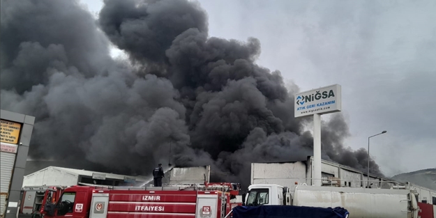 Aliağa'da geri dönüşüm tesisinde yangın!