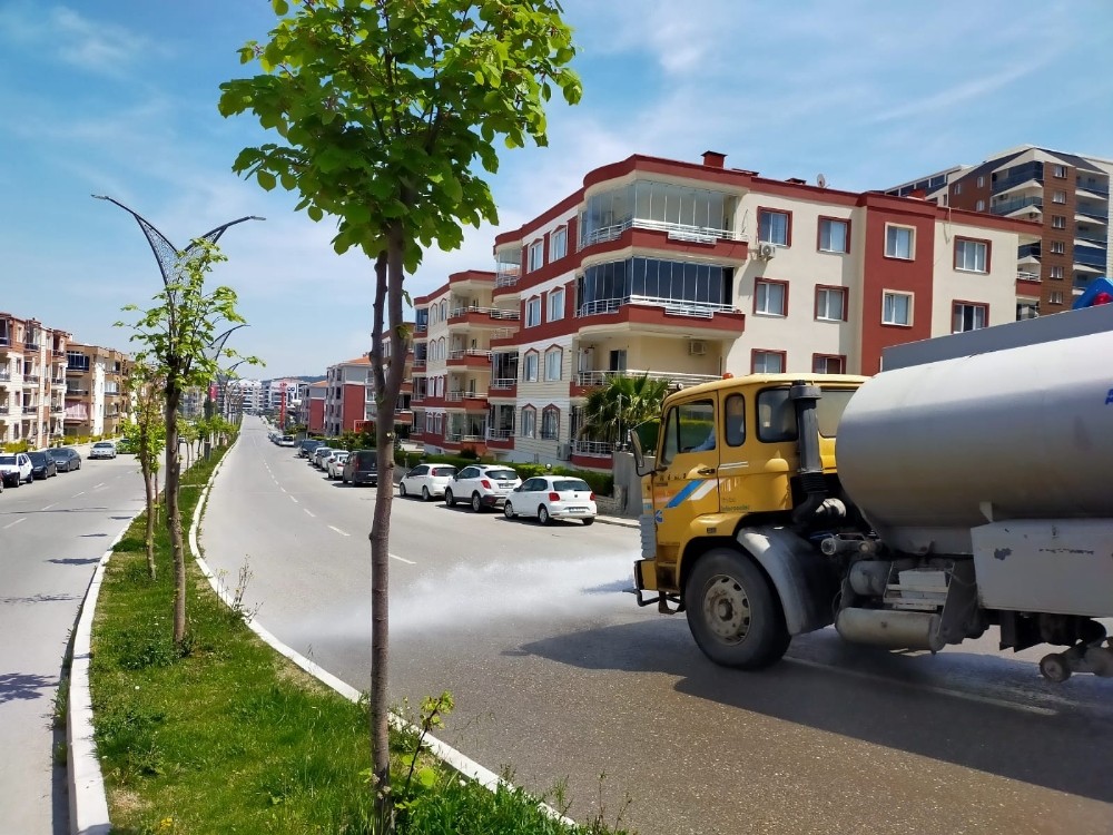 Aliağa’da hijyen ekipleri çalışmalarını sürdürüyor 