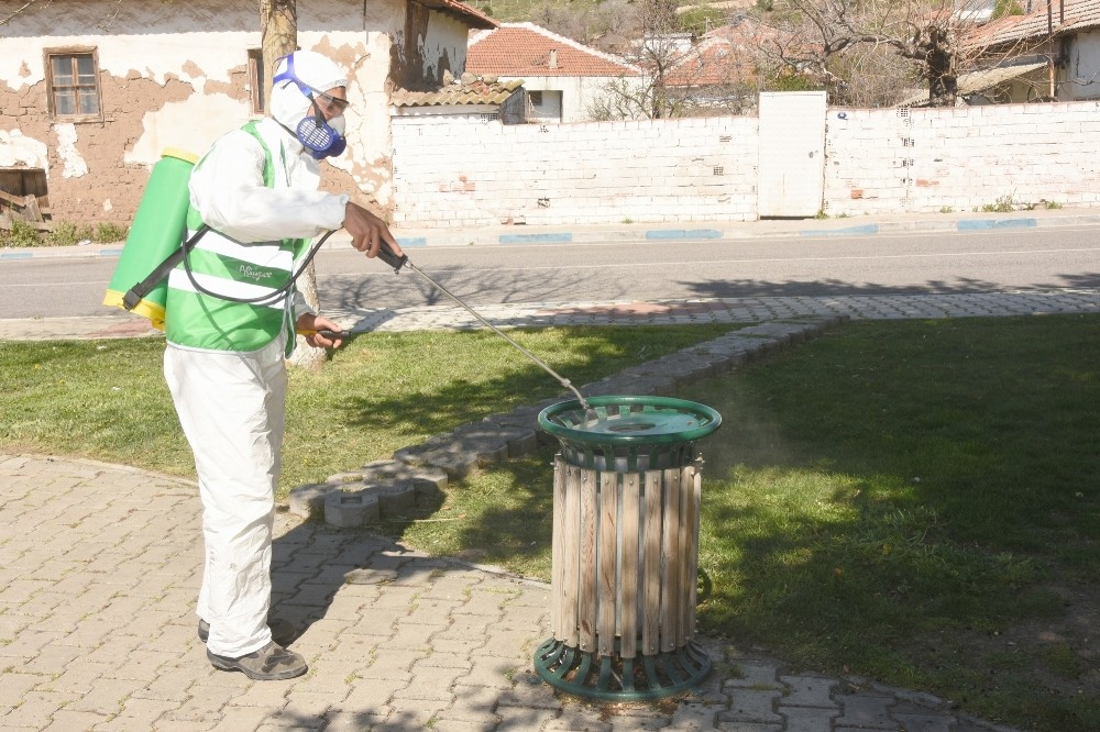Aliağa’da hijyen ekipleri virüse karşı kent genelinde dur durak bilmedi 
