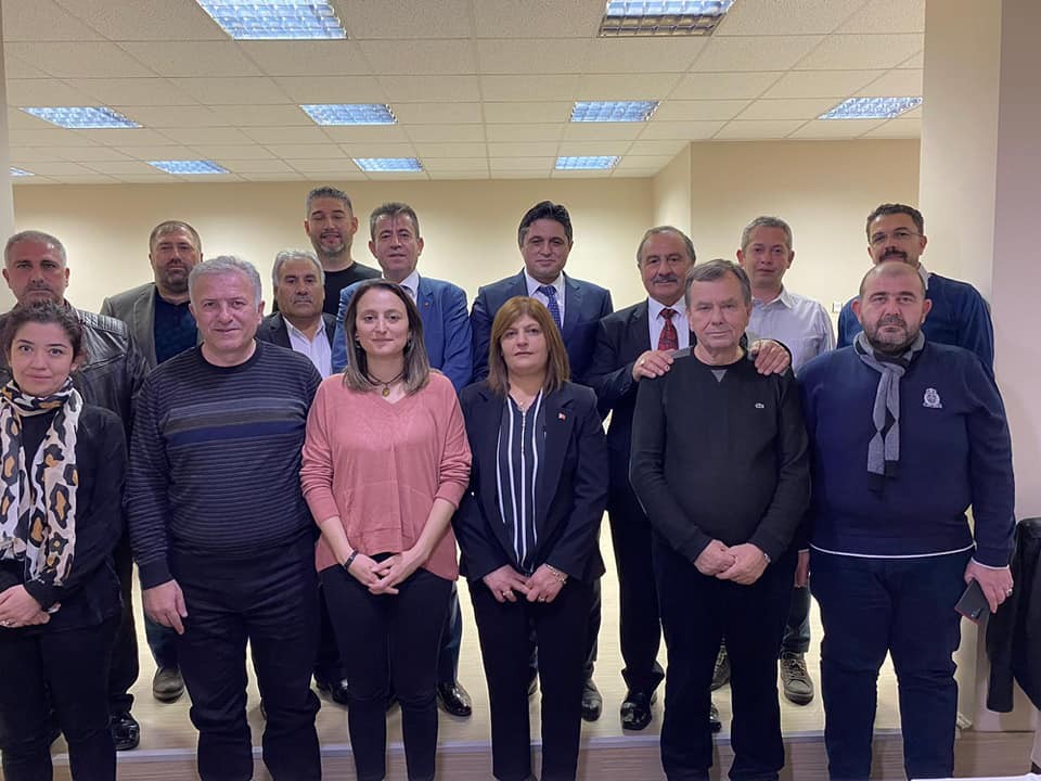 Aliağa’daki iki bağımsız meclis üyesi MHP’ye geçti 