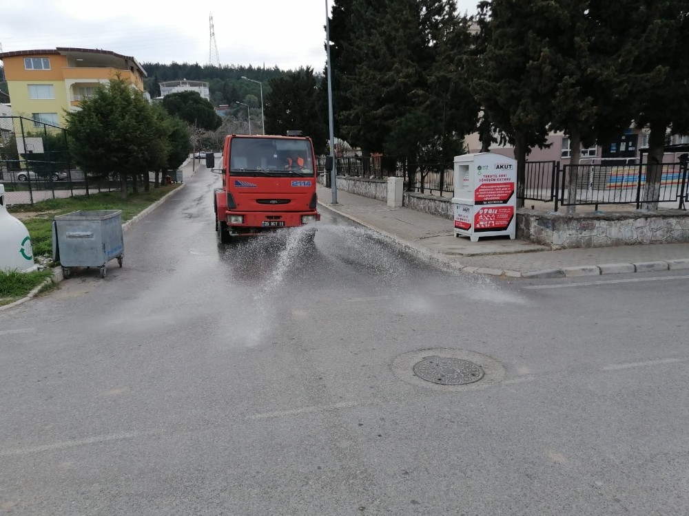 Aliağa’daki tüm mahalleler dezenfekte ediliyor 