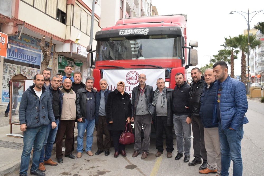 Aliağa’dan deprem bölgesine yardım tırı yola çıktı 