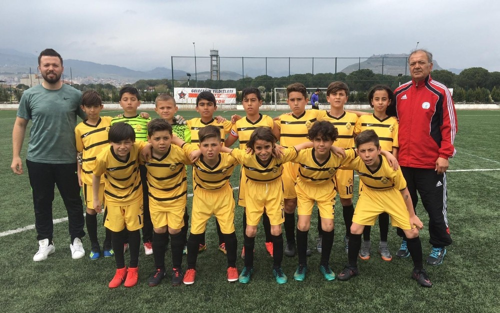 Aliağaspor FK geleceğin yıldızlarını seçiyor 