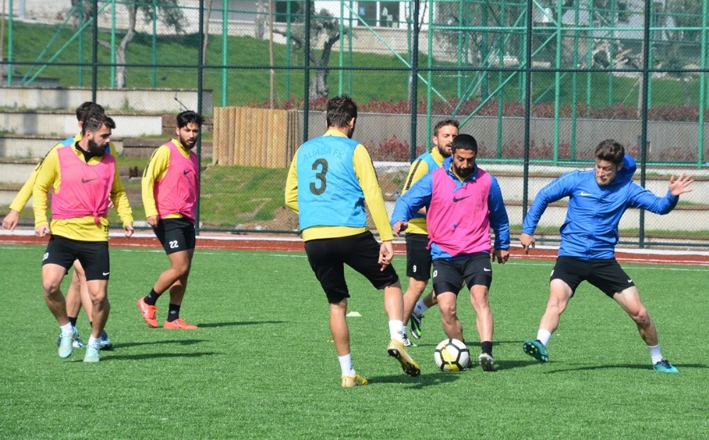 Aliağaspor FK kader maçına hazırlanıyor 