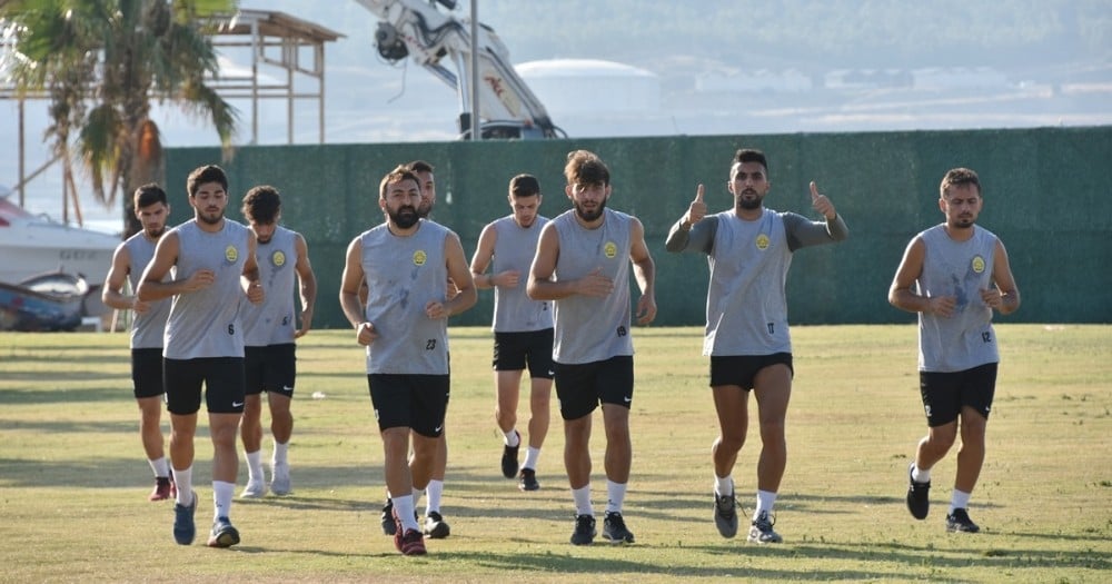 Aliağaspor FK takımı kondisyon depoluyor 