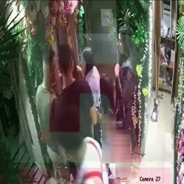 Alın size alkollü mekanda özgürlük! Seküler laikçi kızlara önce taciz sonra saldırı