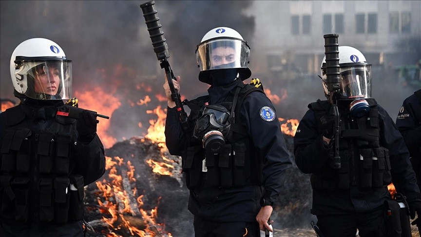Alın size gösteri yürüyüşü hakkı! Brüksel’de PKK yandaşlarına sert müdahale