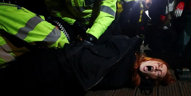 Alın size öve öve bitiremediğiniz İngiltere! Ülke ayağa kalktı