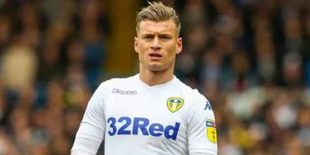 Alioski Leeds United ile yolları ayırdı