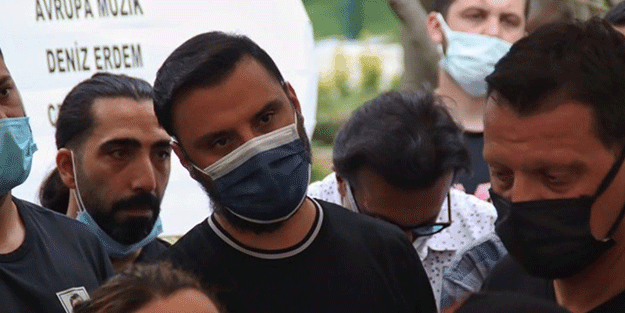 Alişan kardeşi Selçuk Tektaş'ın mevlidinde ezan okudu