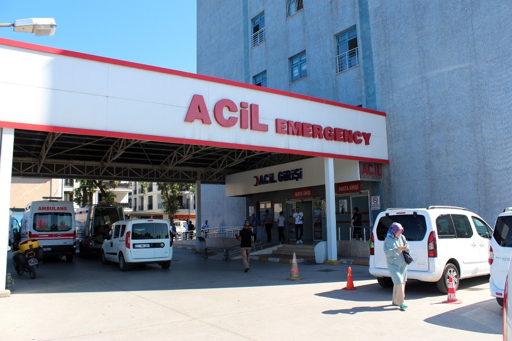 Alışveriş merkezinde kahvaltı yapan 10 kişi hastanelik oldu 