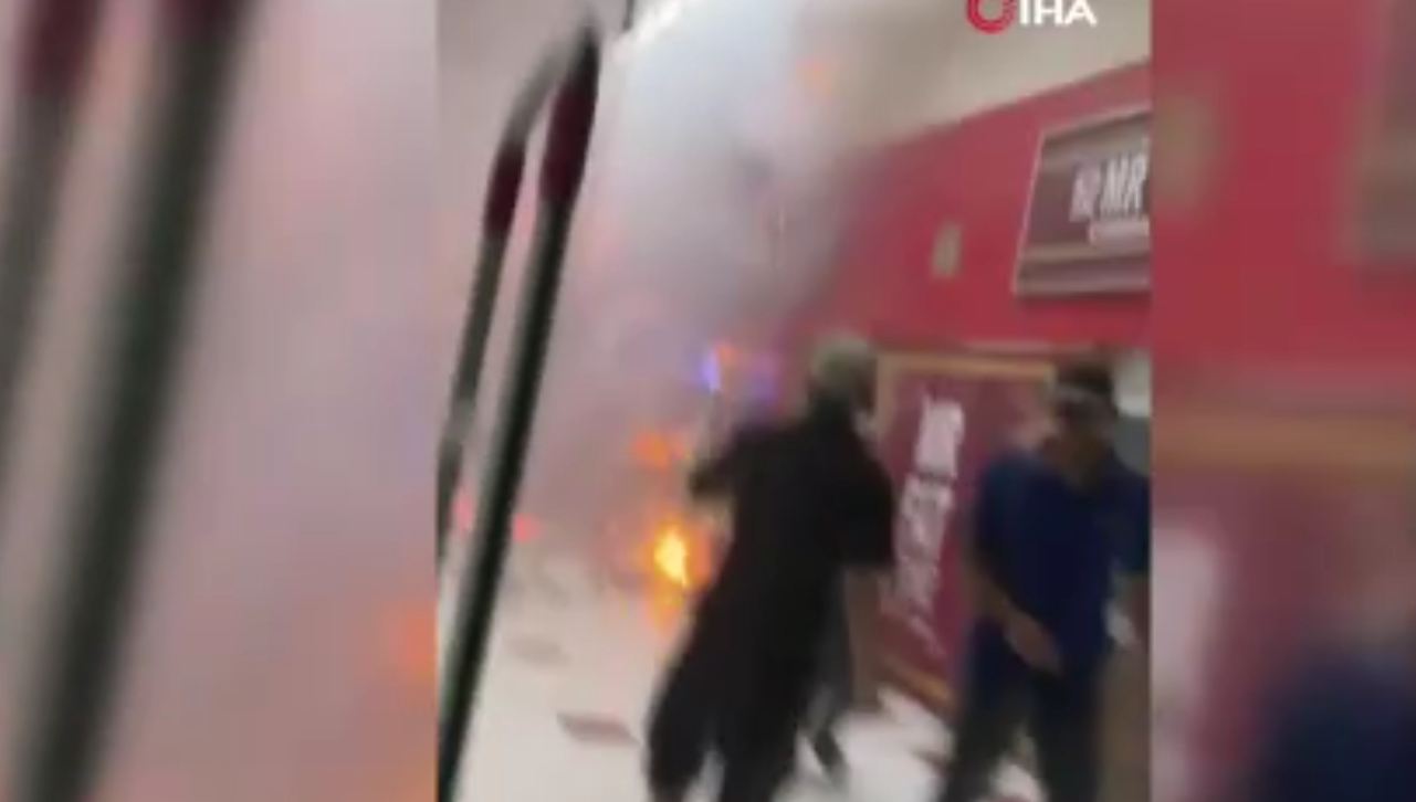 Alışveriş merkezinde yangın: 5 ölü, 12 yaralı