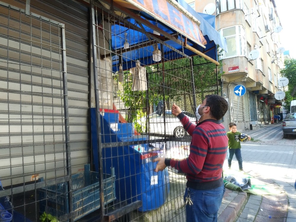 Alışverişini son ana bırakan vatandaşlar marketlere akın etti 