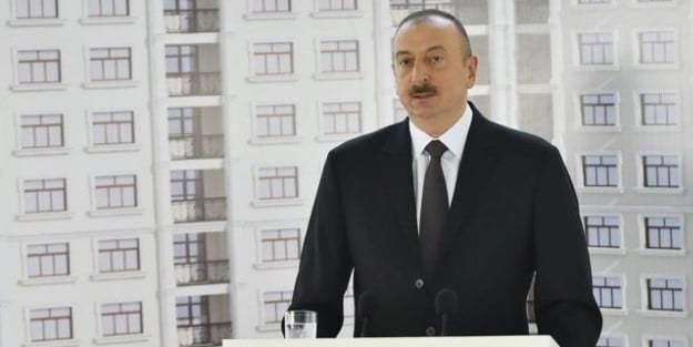 Aliyev 255 gazeteciye ev hediye etti