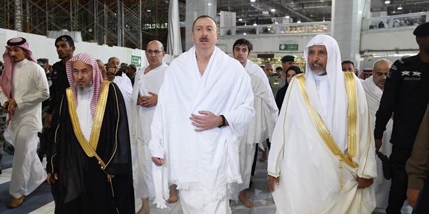 Aliyev Umre'de görüntülendi
