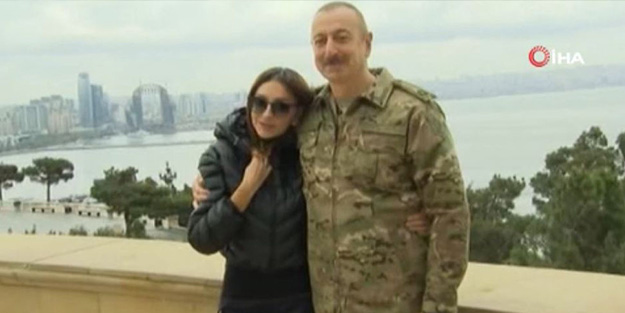 Aliyev'den zafer pozu