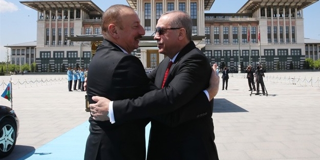 Aliyev'e Külliye'de sıcak karşılama