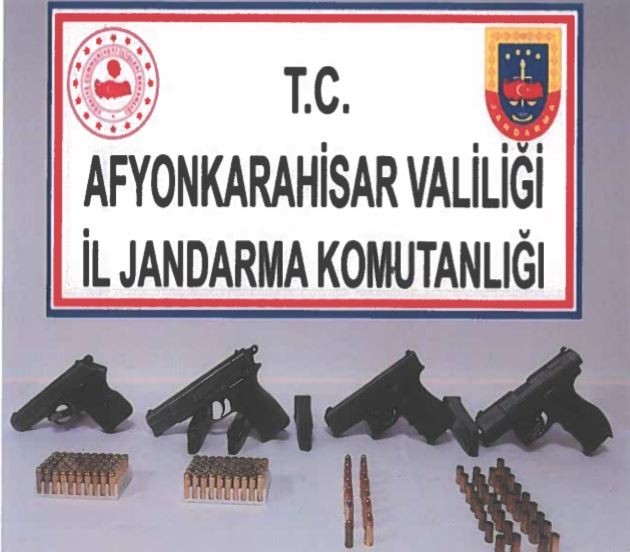 Alkol alıp havaya ateş açtılar 
