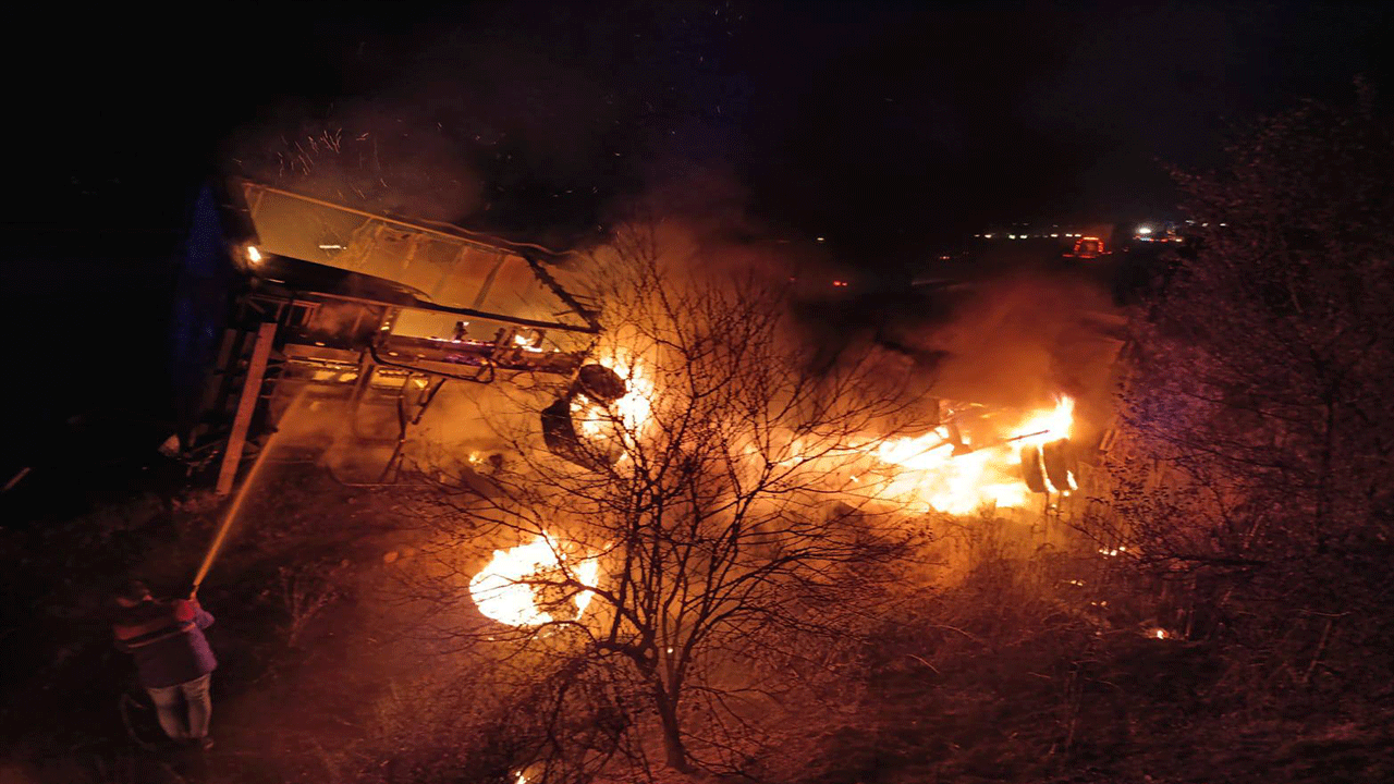 Alkol bu kez farklı yerden vurdu! Birileri kafayı çekecek diye koca tır gitti