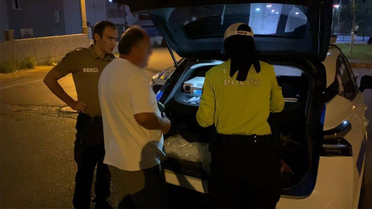 Alkol içmekten yorulmadı polis yakalayıp ceza kesmekten yoruldu