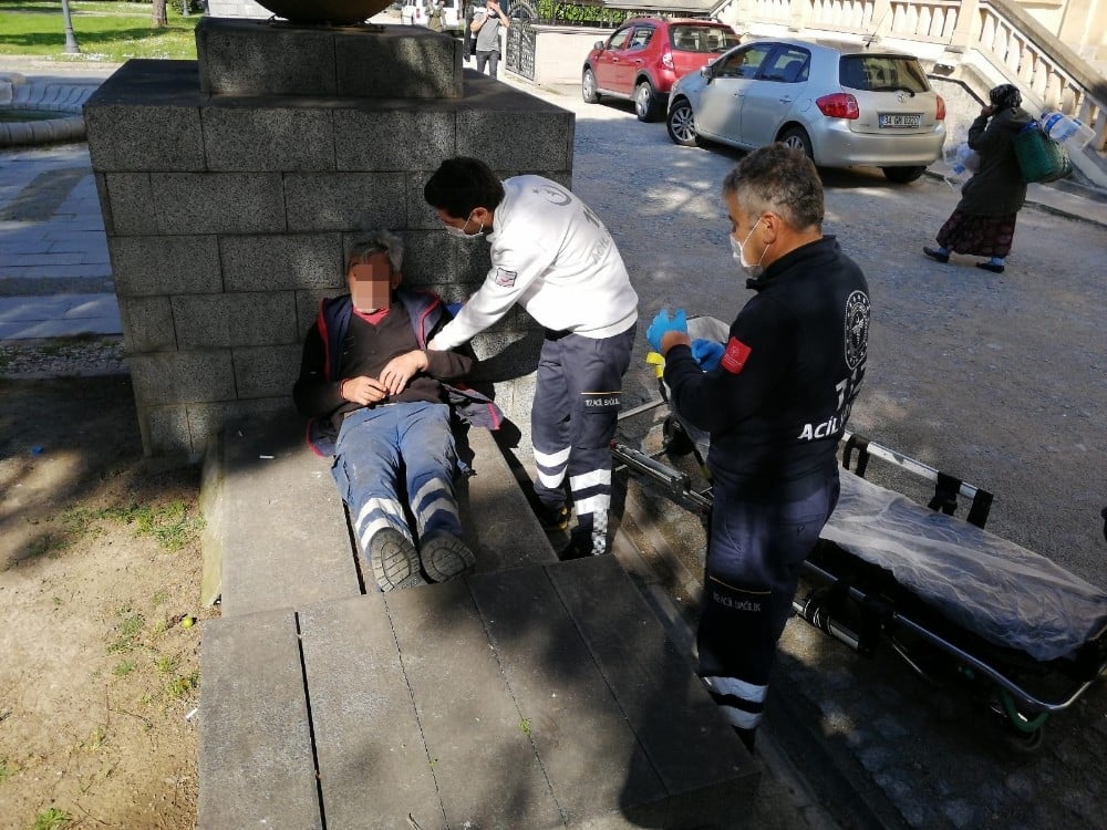 Alkol komasına giren iki kişi hastaneye kaldırıldı 