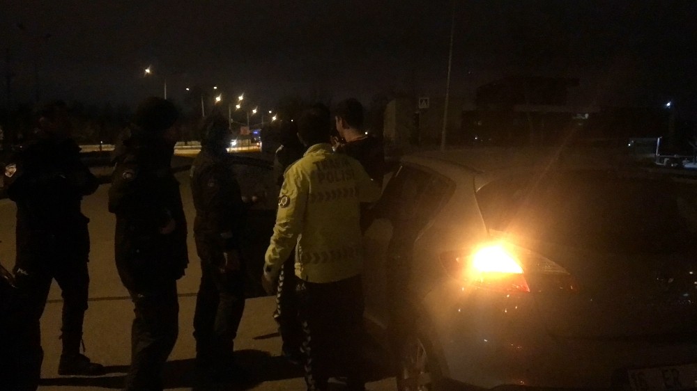 Alkol metreyi üflemeyen sürücü polisleri çileden çıkardı 