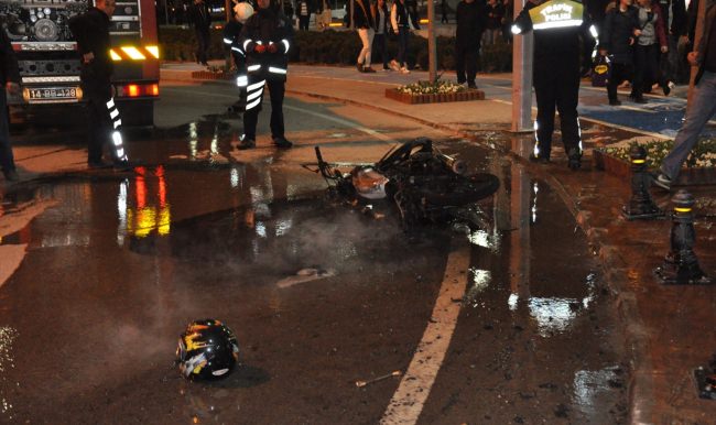 Alkol muayenesi yaptırmak istemeyen sürücü motosikletini yaktı