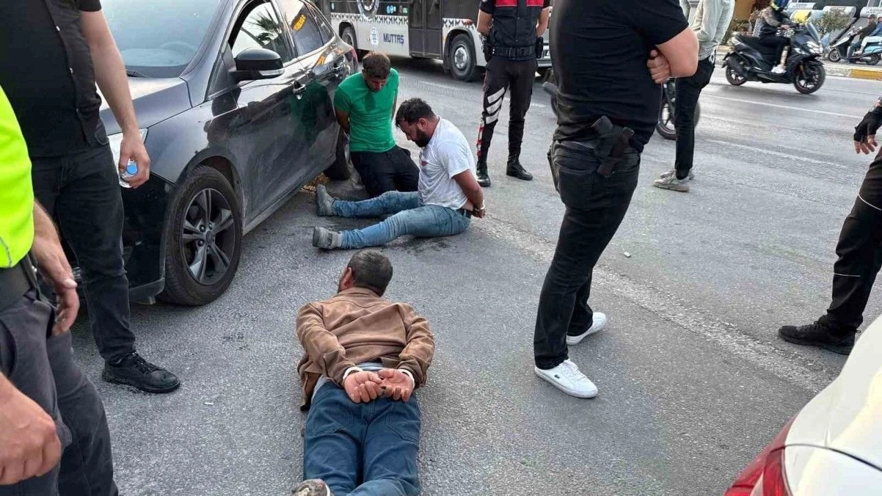 Alkolik magandalar polise saldırdı: Yaralılar var!