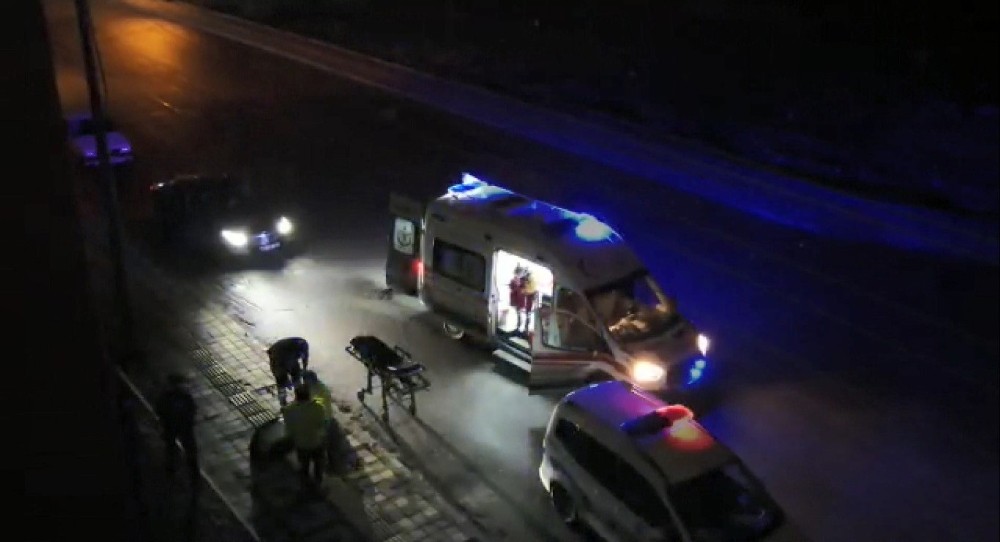 Alkollü arkadaşını kaza yerinde bırakıp kaçtı 