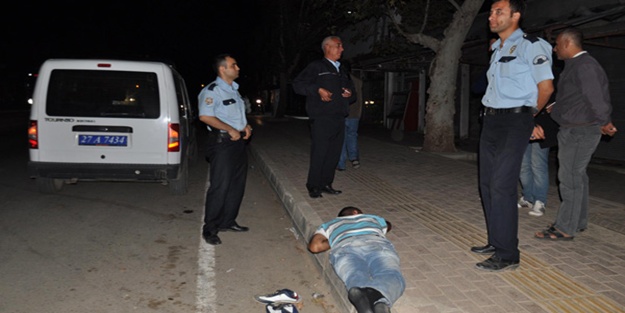 Alkollü genci ayıltamadılar!