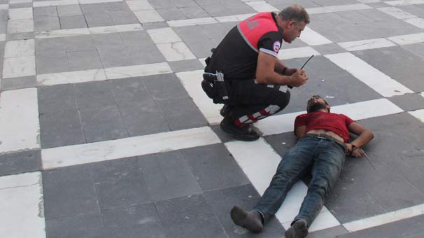 Alkollü gençler bıçakla dehşet saçtı