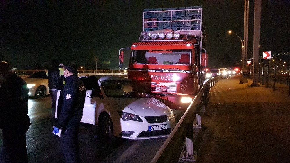 Alkollü otomobil sürücüsü kamyona çarptı: 1 yaralı 