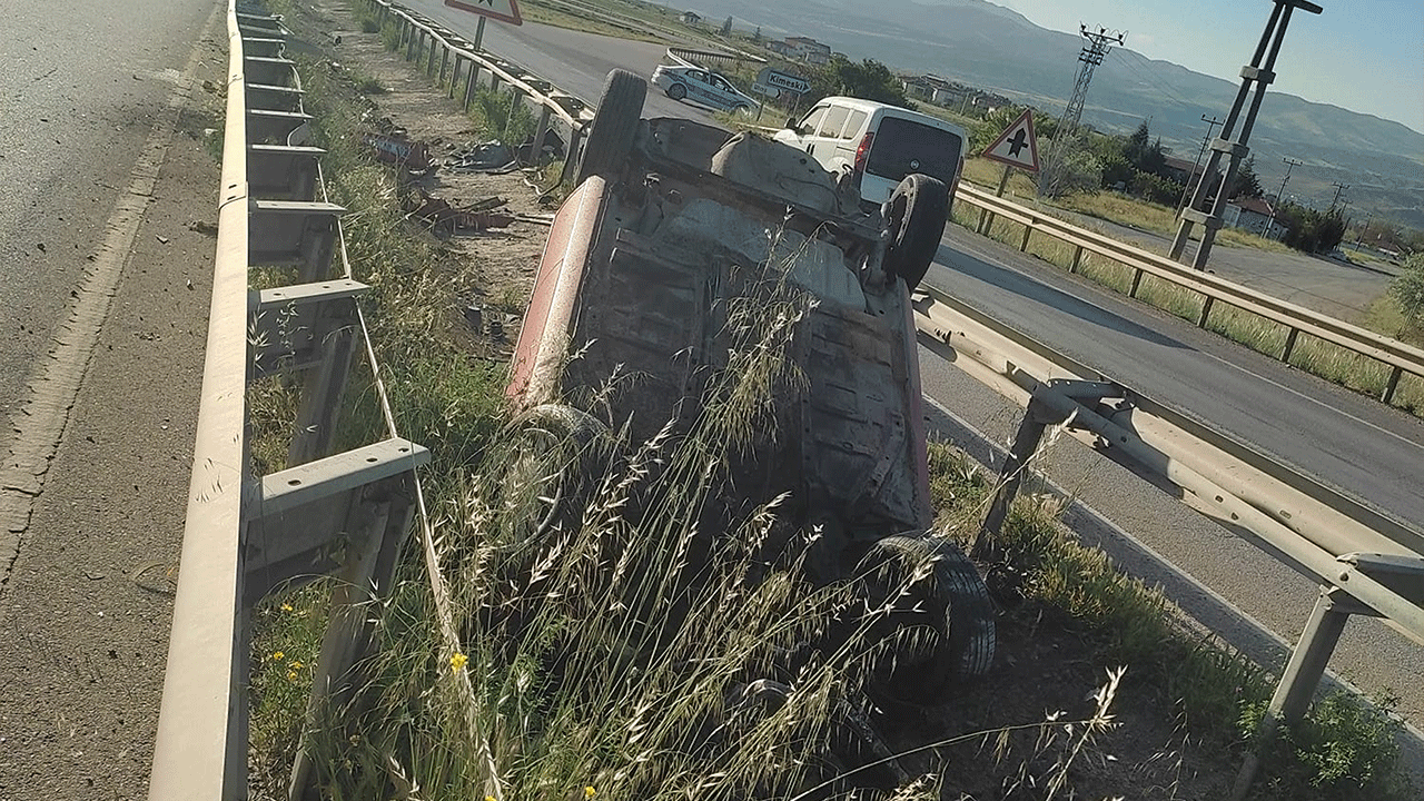 Alkollü sürücü canları hiçe saydı! Kırıkkale’de şarampole devrilen araçta 4 kişi yaralandı