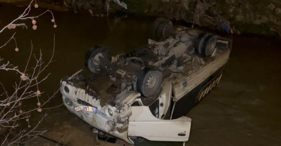 Alkollü sürücü, dereyi yol zannetti