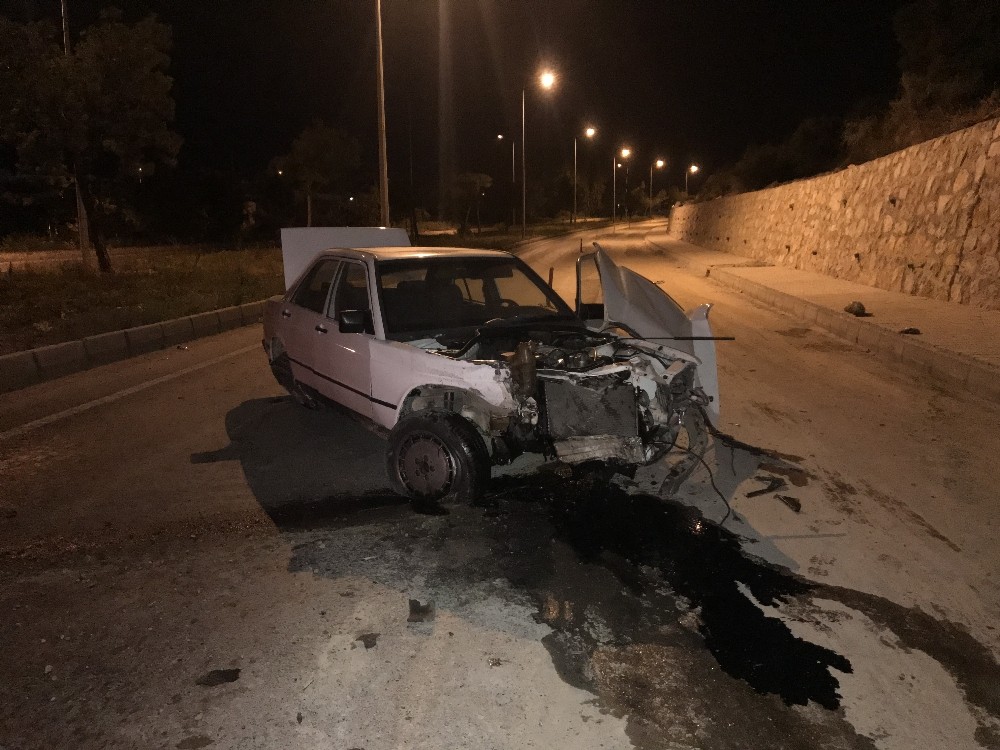 Alkollü sürücü, düz yolda kaza yaptı 
