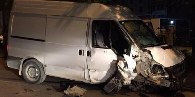 Alkollü sürücü kaldırıma çıktı: 7 yaralı