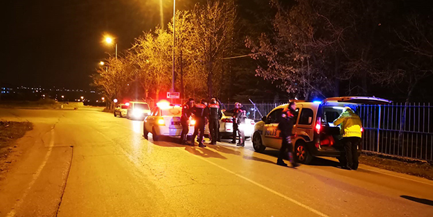 Alkollü sürücü motosiklete çarptı: 2 yaralı