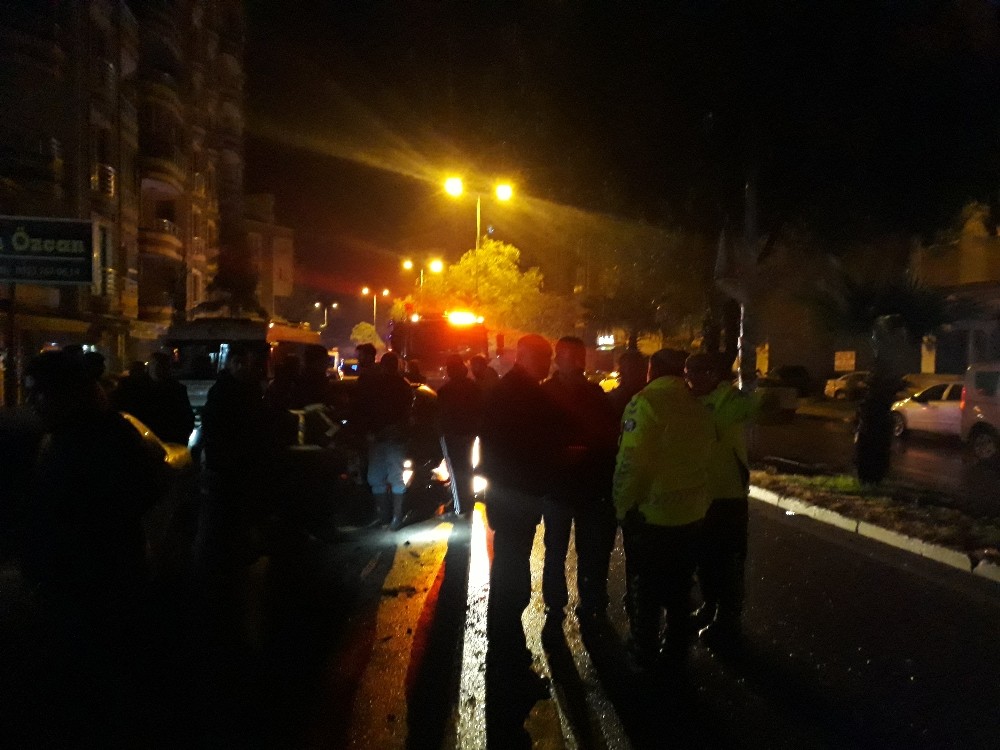 Alkollü sürücü önce park halindeki araçlara ardından ağaçlara çarparak durabildi 