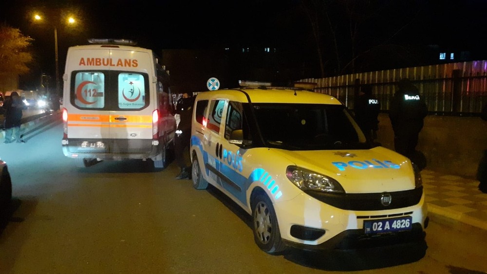 Alkollü sürücü polis aracına çarpıp kaçtı: 1 yaralı 