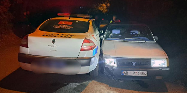 Alkollü sürücü polis aracına çarptı