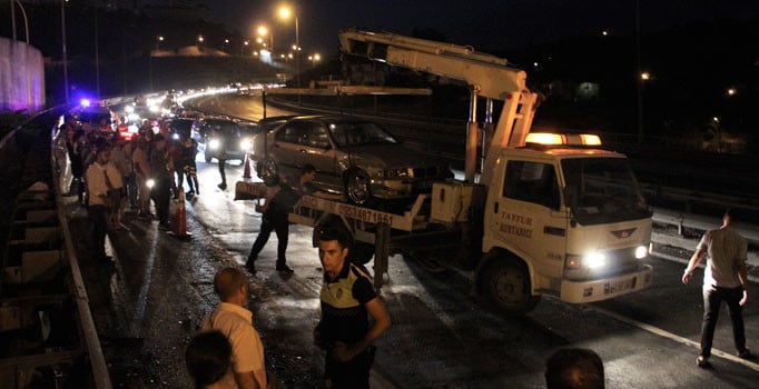 Alkollü sürücü TEM'i kilitledi: 9 araç birbirine girdi, 6 kişi yaralandı