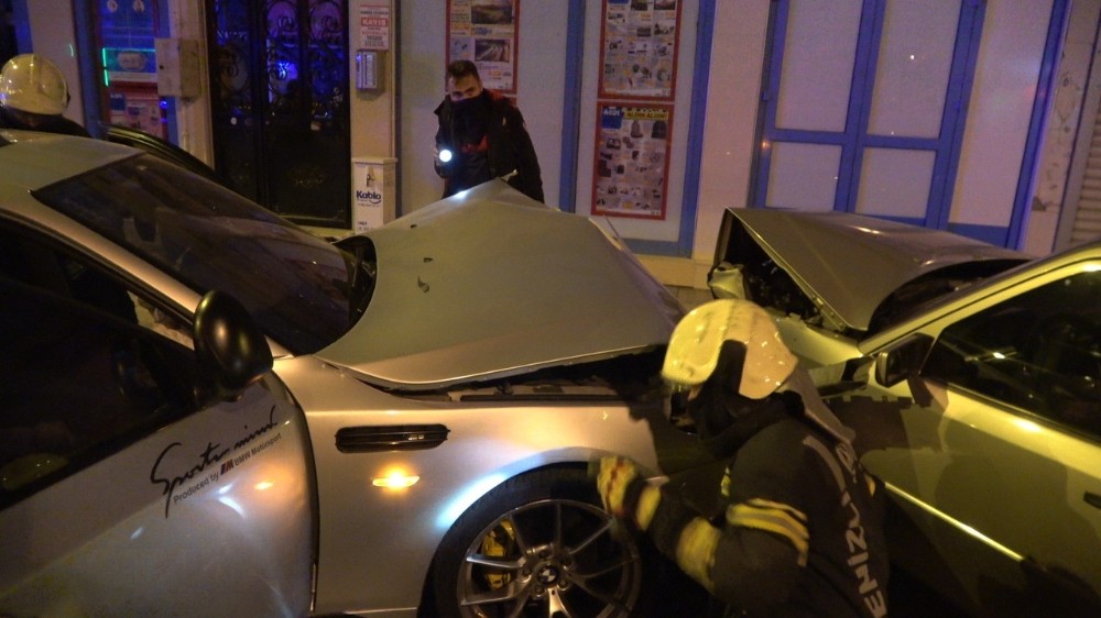 Alkollü sürücünün karıştığı kazada otomobiller hurdaya döndü 