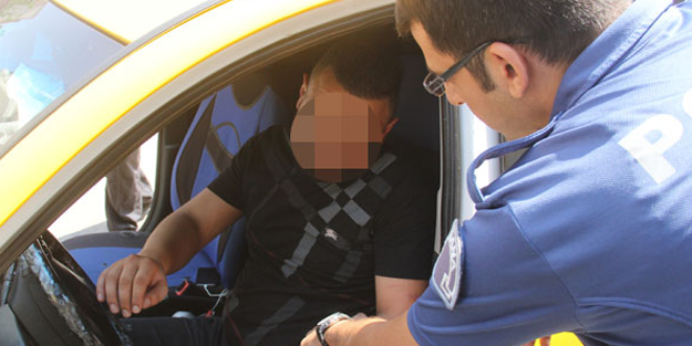 Alkollü taksici aracını yolun ortasına park edince olanlar oldu