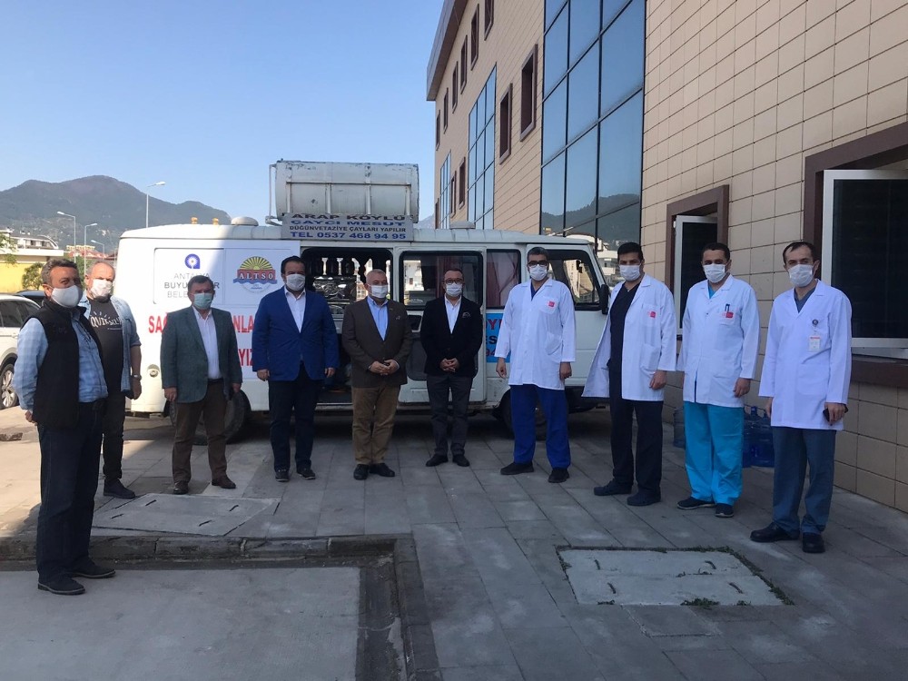 ALKÜ Hastanesi acil servisi önüne ikram aracı kuruldu 