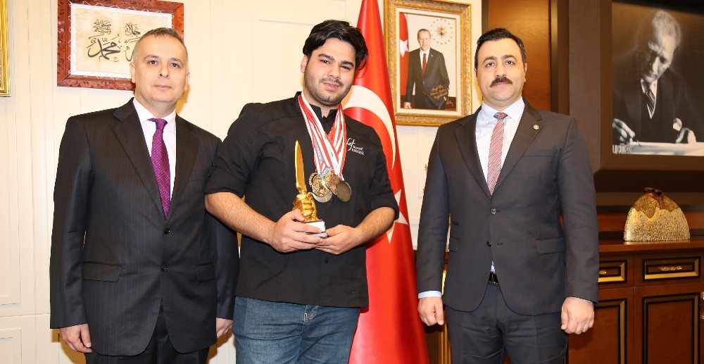 ALKÜ’lü öğrenci 4 yarışmadan 8 madalya ve bir kupayla döndü 
