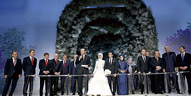 Allah mesut etsin