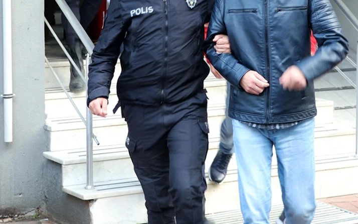 Allah senin belanı versin! Vay şerefsiz vay