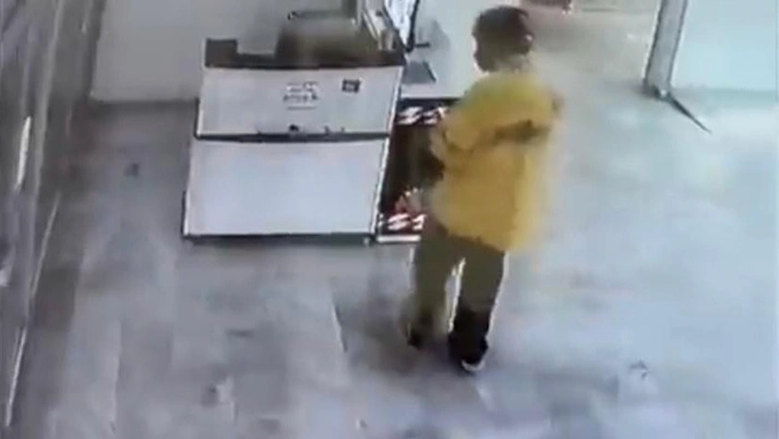 Allah senin bin belanı versin! Sen nasıl bir namussuzsun ulan